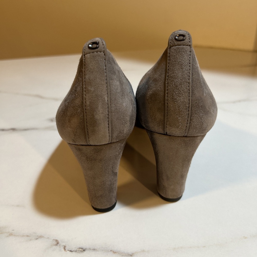 Coach Pumps Suede High Heels Almond Toe Logo One Point Size 9 - Picture 4 of 10